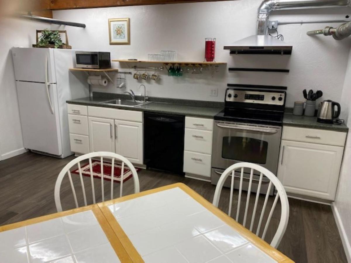 Spacious Lower Level Living All For You! Corvallis Luaran gambar
